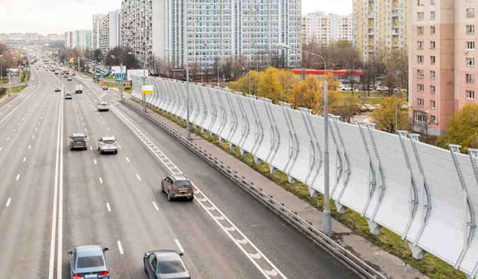 В Москве на Липецкой улице обновили шумозащитный экран