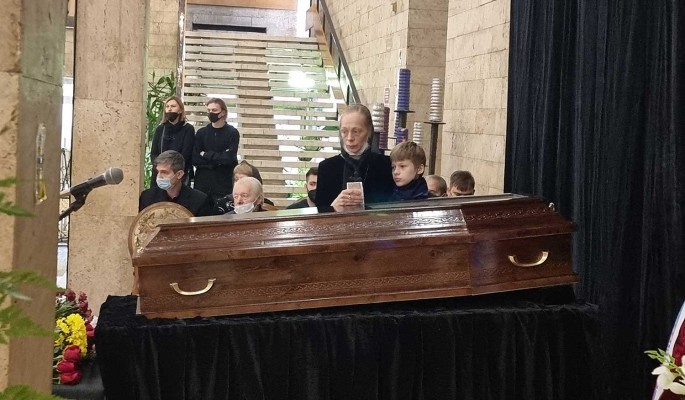 Господи, помилуй: что убитая горем дочь положила в гроб к Руслановой 