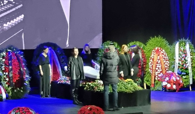 Какой ужас: черный от горя Кадыров едва держался на ногах у гроба Градского 