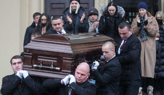 "Из гроба видно только пузо": мертвый Градский напугал народ на похоронах