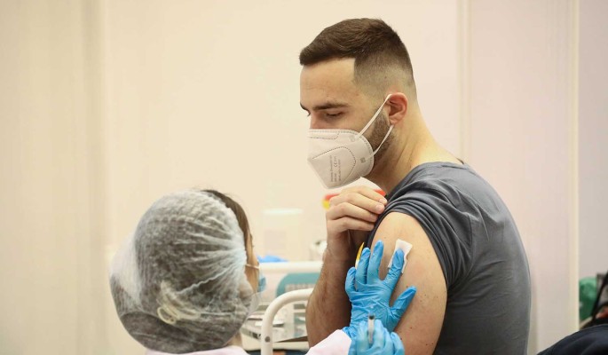 Собянин сообщил о выполнении предприятиями Москвы требований о вакцинации 80% сотрудников