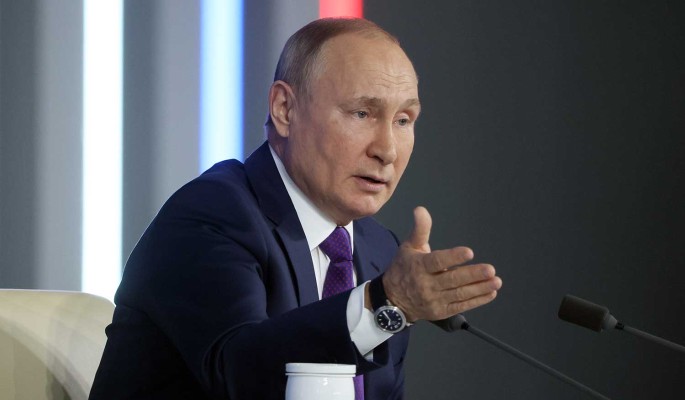 Путин высказался о нищих украинских пенсионерах: Плюются в экран