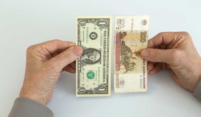 Экономист Ракша о падении рубля из-за санкций: Мы в самом начале пути