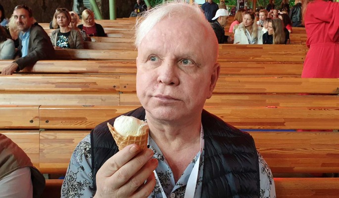 С воды на хлеб: как выживает на пенсию разбитый инсультом 68-летний Борис Моисеев 