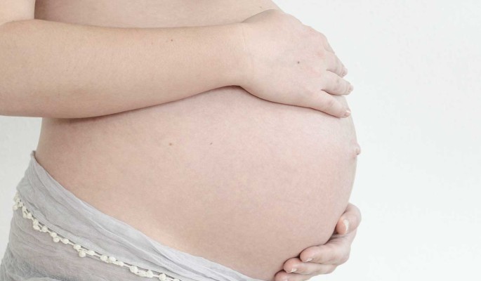 "Проклинаю твоих детей!": беременной Кабаевой желают смерти