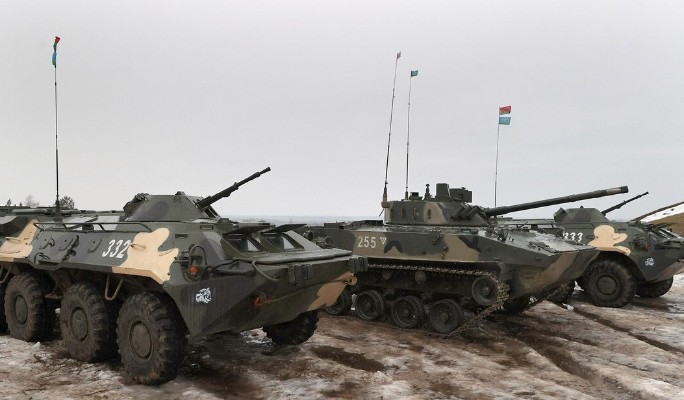 Большое количество техники: экстренная проверка армии началась в Белоруссии