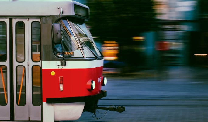 "Задымился трамвай": в Екатеринбурге парализовало движение транспорта