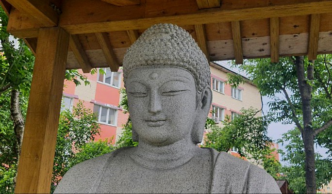 "Они не идолы": каменные Будды Владивостока и их влияние на человечество