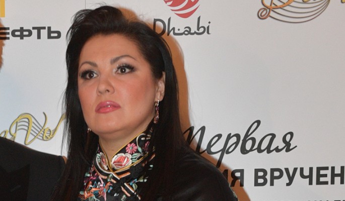 Анну Нетребко раскритиковали за несоответствующие ее статусу наряды