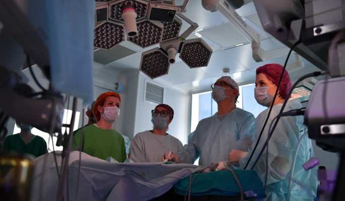 Подмосковные врачи спасли пациентку с иголкой в желудке 