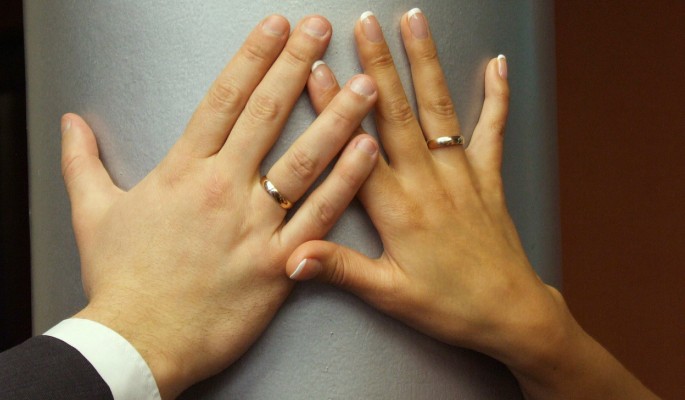 Сенсация! Депп и Джоли зарегистрировали брак в Санкт-Петербурге