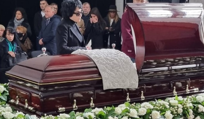 Краше Началовой: 68-летней Моисеев в гробу выглядит принцем из сказки