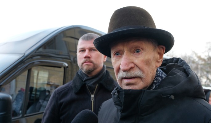 "Мечтает умереть": Утративший зрение 92-летний Краско готовится к смерти в окопе