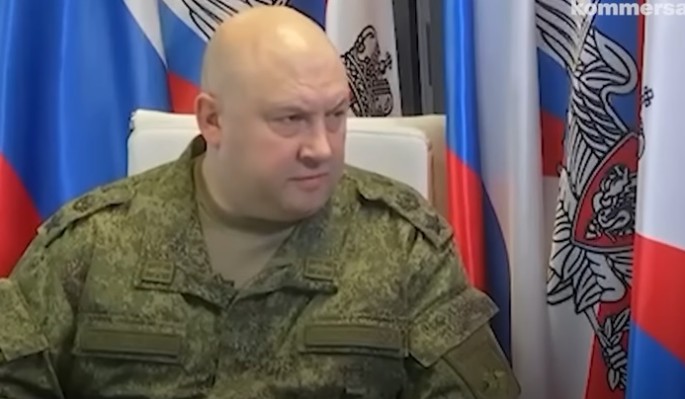 "В чурики" не ушел": Пригожин оценил верность воинскому долгу генерала  Суровикина