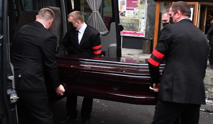 Киркоров прислал букет на похороны: смерть разрушила грандиозные планы уехавшей за границу Пугачевой