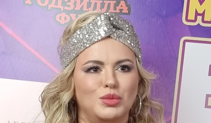 Cовместимость в сексе и кольцо за 5 миллионов: 42-летняя красотка Семенович готовится к свадьбе 