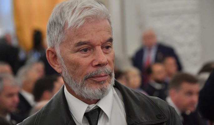 Жена отговаривала: Замотанное в тряпку тело Газманова нашли на краю проруби после смерти