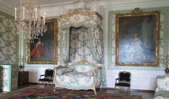 Версальский дворец: в Москве продают квартиру от Зураба Церетели
