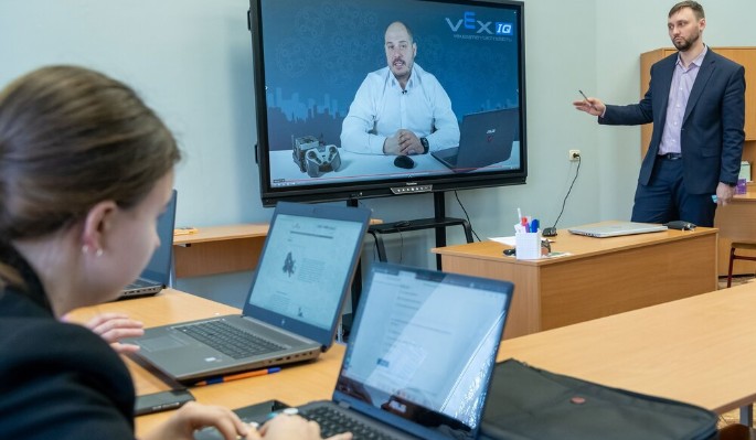 Собянин рассказал о возможностях Московской электронной школы