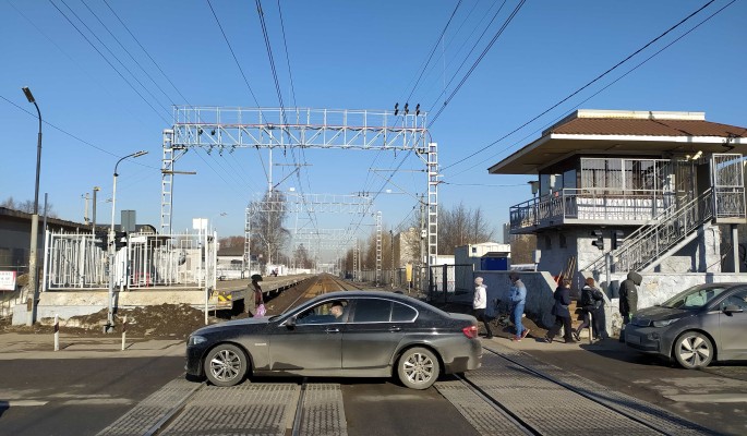 В Крыму четыре человека погибли после столкновения поезда с машиной