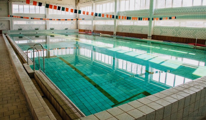 Атомщики отремонтировали плавательный бассейн в Энергодаре