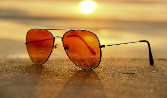 Как подобрать солнечные очки: объяснила офтальмолог