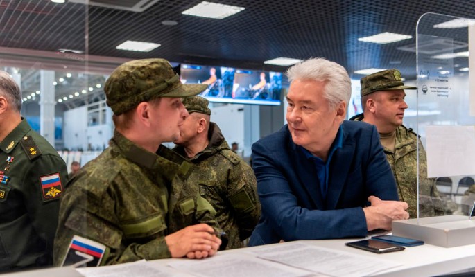 Собянин встретился с московскими контрактниками в центрах "Авангард" и "Патриот"