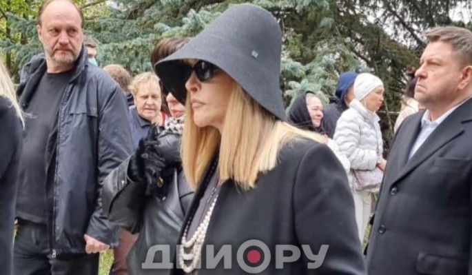 Заодно: приехавшей в Москву Пугачевой показали место на элитном кладбище