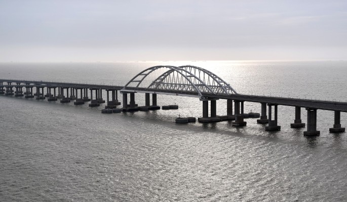 Крымский мост открыли для движения машин после перерыва
