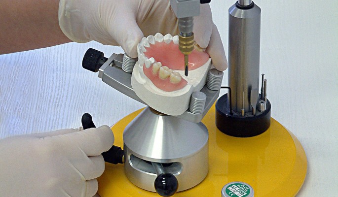 Это убьет ваши зубы: стоматолог про вредящие красивой улыбке привычки