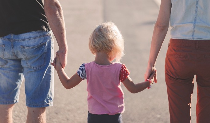 Как защитить детей: 6 правил для родителей