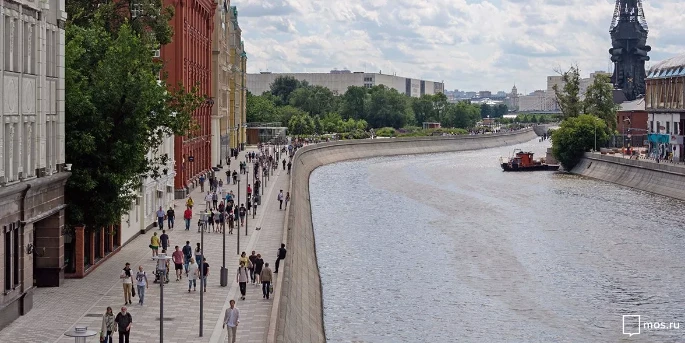 На 11 набережных Москвы обновили швы гранитной облицовки
