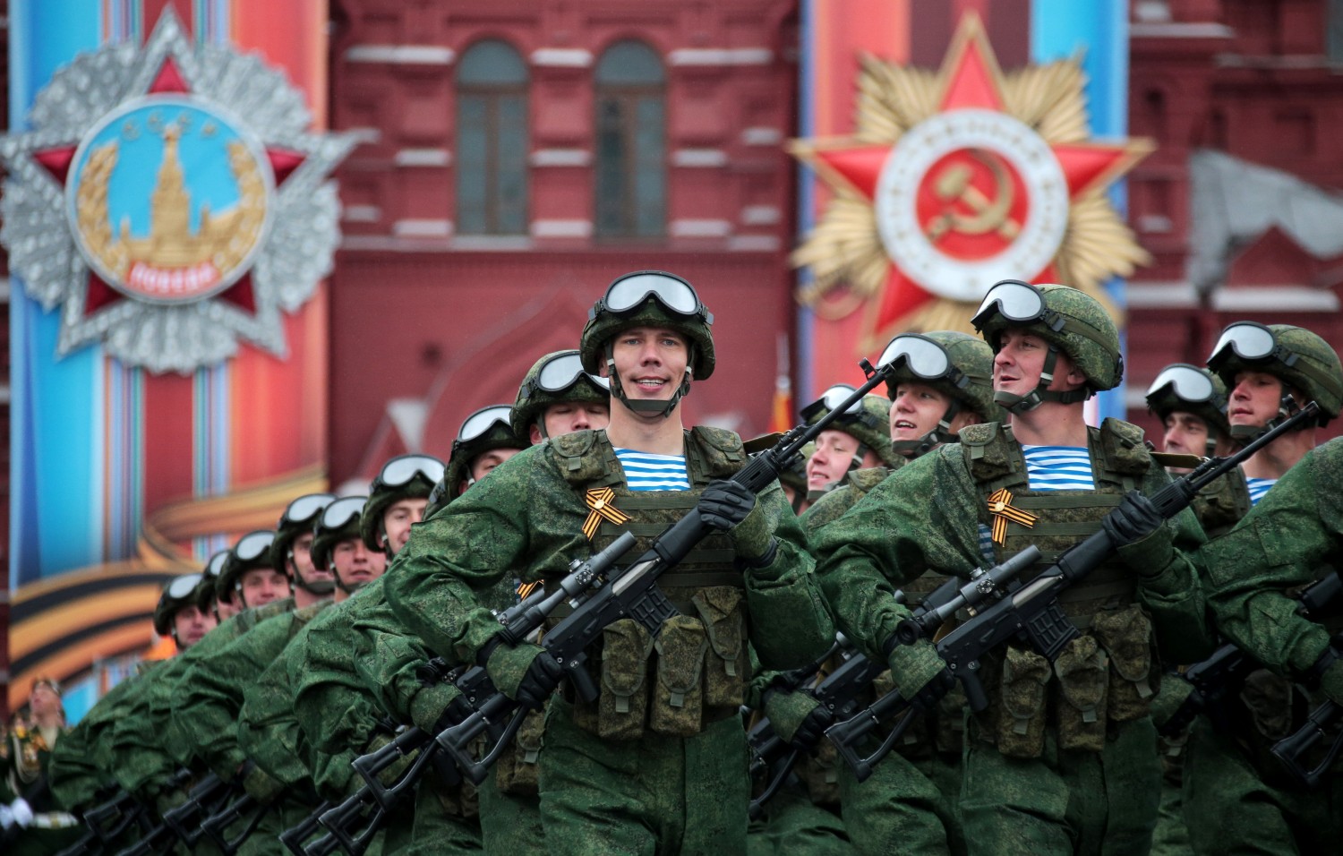 Песня солдаты на парад. Военный парад. Современная армия. Солдаты России. Солдаты на параде.