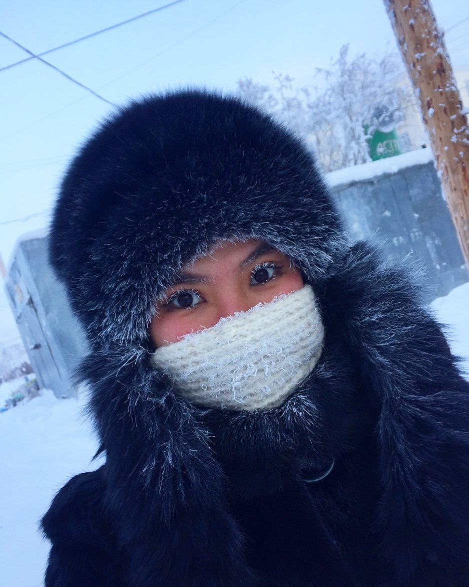 Сильные морозы в якутске. Якутск Мороз. Морозы в Якутии. Лица людей якутские Морозы. Якутск холод.