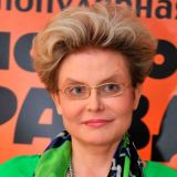 Народ бросился к Малышевой после ее рассказа о борьбе с раком