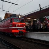 Пассажирка без трусов устроила вакханалию в поезде через Крымский мост