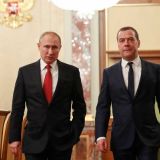 Беседа Путина и Медведа перед отставкой правительства России попала на видео