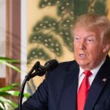 Дональд Трамп прилюдно сел в лужу