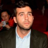 С прокурором шутки плохи: обритый налысо Иван Ургант взмолился о прощении после скандала с верующими