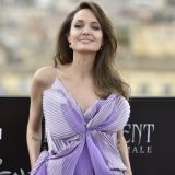 Джоли шокировала болезненной худобой