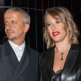 Журналисты заметили мужа Собчак в компании молодой любовницы