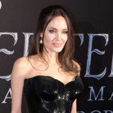 Отчаянная Джоли ищет 