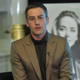 Шепелев вывел в свет спрятавшую живот под свободной одеждой возлюбленную