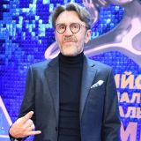 Постаревший Шнуров похвастался редким фото с молодой женой