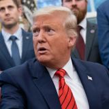 Над Трампом нависла угроза из-за коронавируса