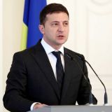 Разбрасывающегося деньгами Владимира Зеленского спустили с небес