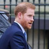 Отрекшийся от престола принц Гарри бросил жену с ребенком и вернулся к бабушке