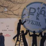 Курс рубля рухнул после обвала цен на нефть