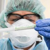 Ужасы коронавируса: мужчину и его семью на сутки заперли с трупом