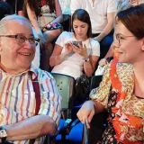 Молодая жена Петросяна выставила напоказ аппетитную грудь